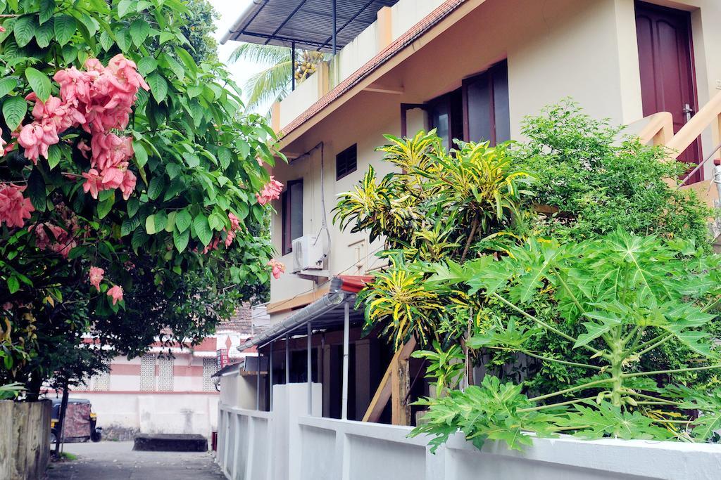 לינה וארוחת בוקר Kochi Das Residency מראה חיצוני תמונה